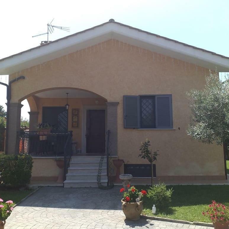 Il Bacio E La Nocciola Bed & Breakfast Labico Екстериор снимка