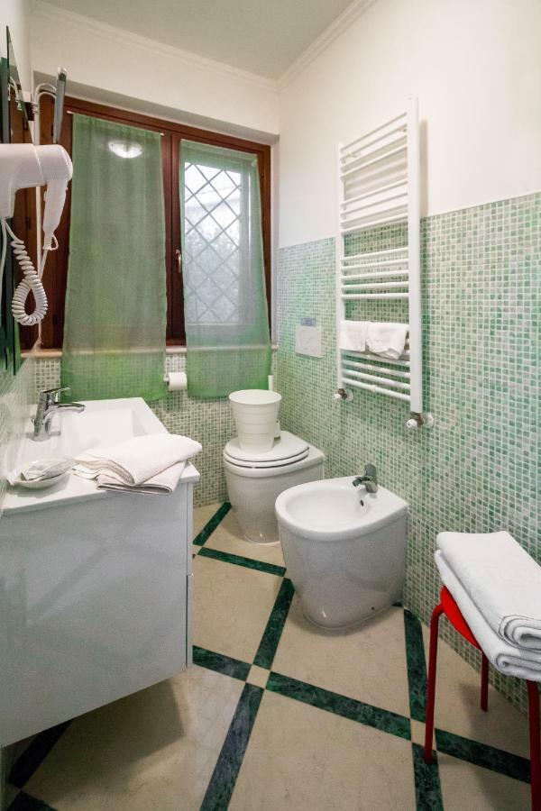 Il Bacio E La Nocciola Bed & Breakfast Labico Екстериор снимка