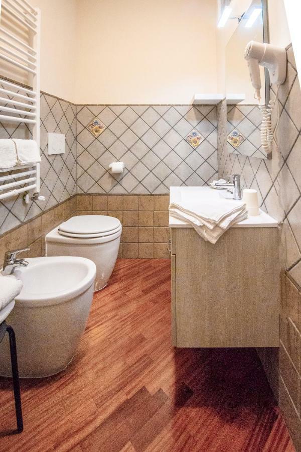 Il Bacio E La Nocciola Bed & Breakfast Labico Екстериор снимка